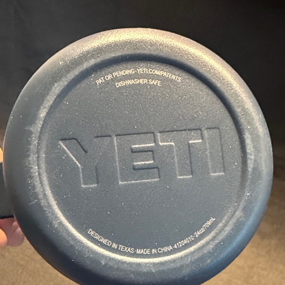 Yeti Navy Mug with Handle and Clear Lid - Picture 2 of 3